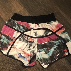 Lululemon Tracker shorts Multicolor Size 8